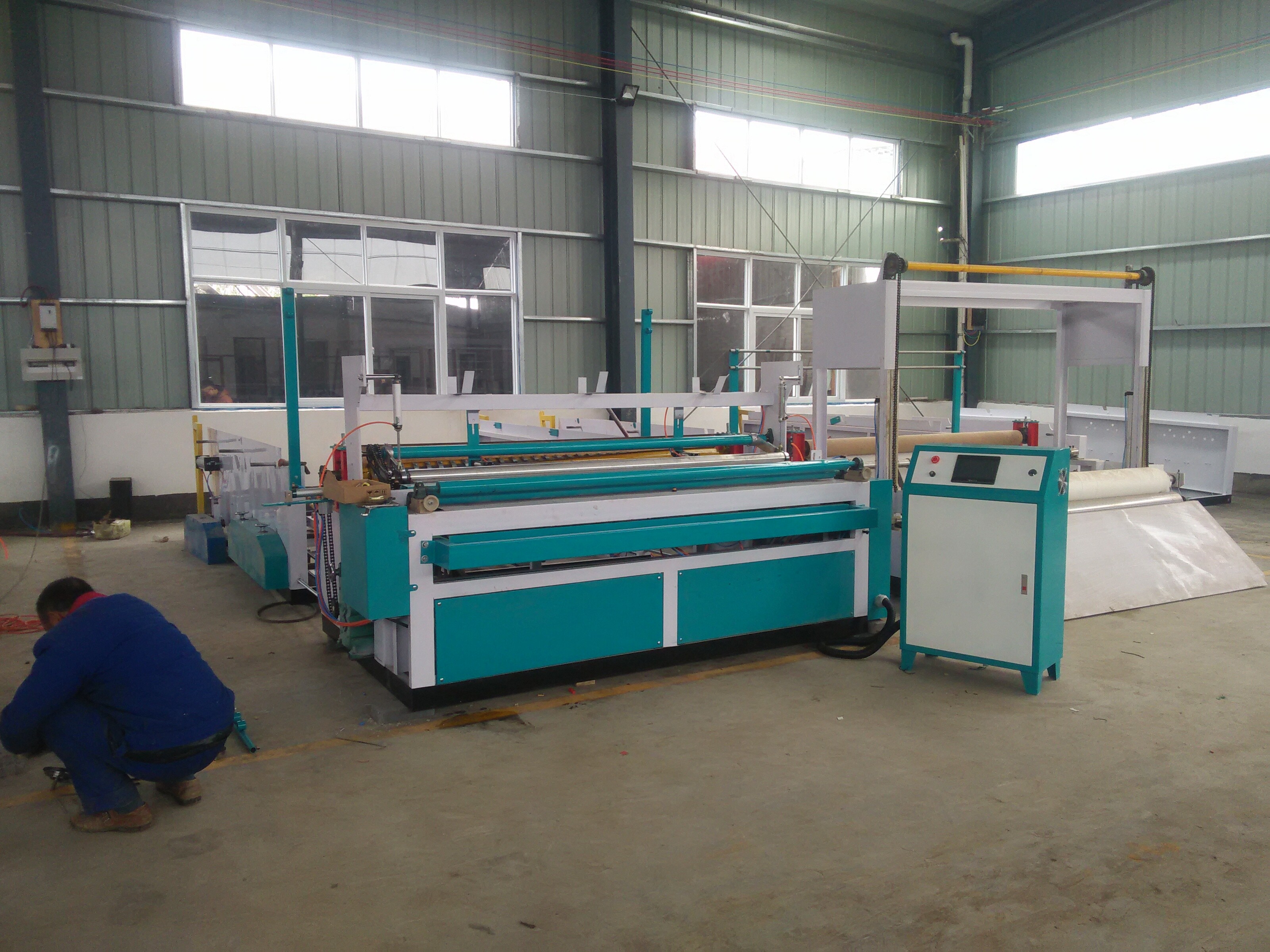 陜西銅川全自動(dòng)衛(wèi)生紙加工設(shè)備已發(fā)貨